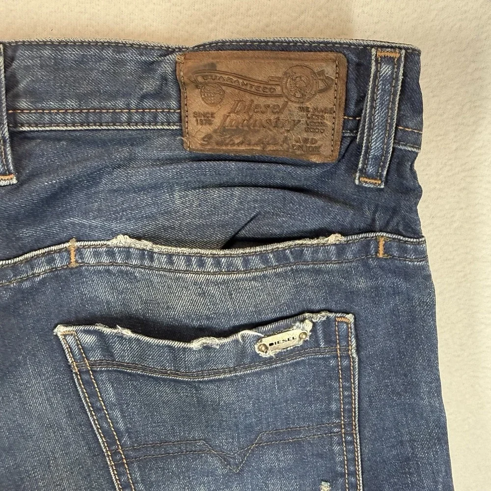 Diesel Braddom Blue Eyecons 2011/2 Distressed Repaired Jeans Mens 31x34 Italy